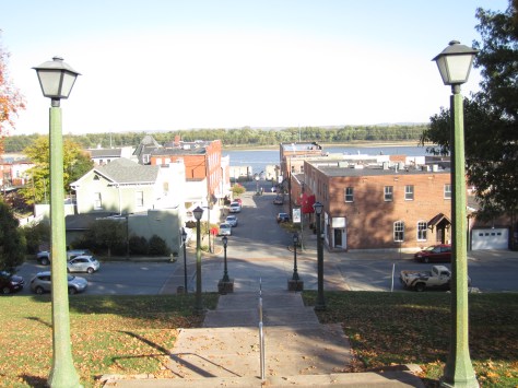 "Gone Girl" director David Fincher said that the view from the Common Pleas Courthouse stairs overlooking the river is what sold him on Cape Girardeau, Missouri, as North Carthage in his movie.